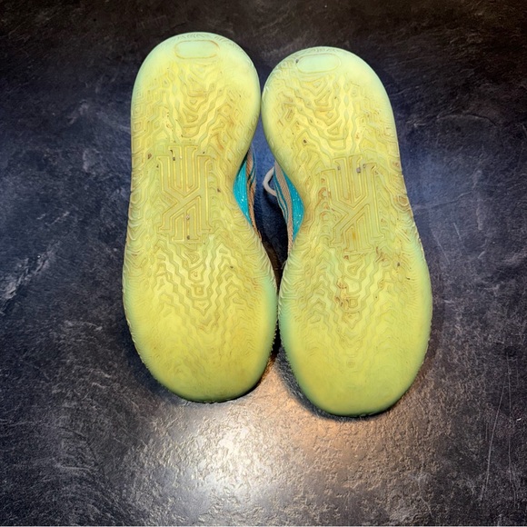 Nike Kyrie 7 Gs Ripple - Picture 4 of 7